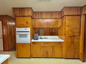 626 N Resident St in Wharton, TX - Building Photo - Building Photo