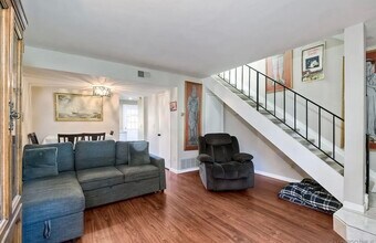 2516 Wanek Rd in Escondido, CA - Foto de edificio - Building Photo