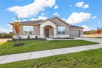 135 Mesa Dr in Glen Rose, TX - Building Photo - Building Photo