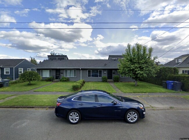 916 6th Ave SW
