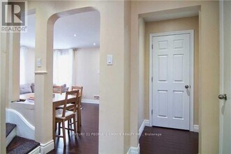 186 Maurice Dr in Oakville, ON - Building Photo - Building Photo