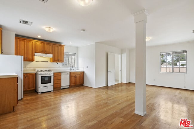 property at 2026 Glendon Ave