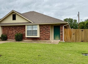 306 Williams Rd in Lorena, TX - Building Photo