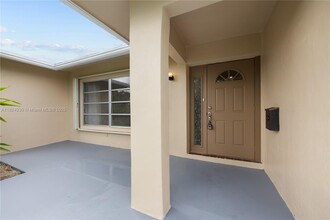 7312 NW 58th Ct in Tamarac, FL - Building Photo - Building Photo