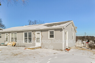 7401 W Country Hill Rd in Columbia, MO - Building Photo - Building Photo