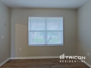 3216 Magnolia Meadows Dr in Plant City, FL - Building Photo - Building Photo