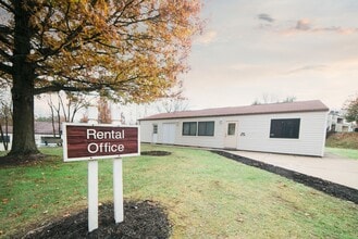 Sylvan Ridge Apartments in Beaver Falls, PA - Foto de edificio - Building Photo