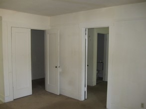 523 E Wood St in Willows, CA - Foto de edificio - Building Photo