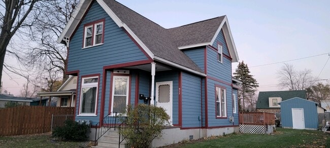 917 Marsac St, Unit #2 in Bay City, MI - Foto de edificio - Building Photo