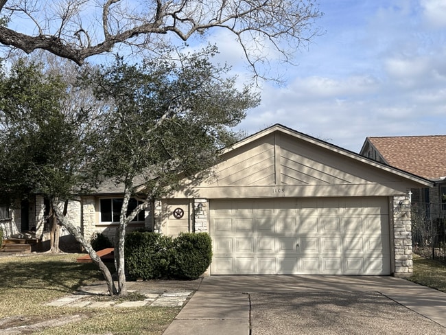 1109 Lohmans Crossing Rd in Lakeway, TX - Foto de edificio - Building Photo