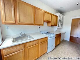 1820 Commonwealth Ave, Unit 9 in Boston, MA - Building Photo