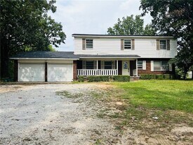 1720 E Zion Rd in Fayetteville, AR - Building Photo