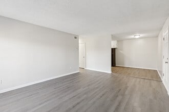 Country Oaks in Hixson, TN - Building Photo - Building Photo