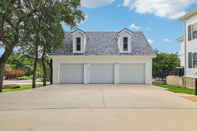 1817 Mesquite St in San Marcos, TX - Foto de edificio - Building Photo