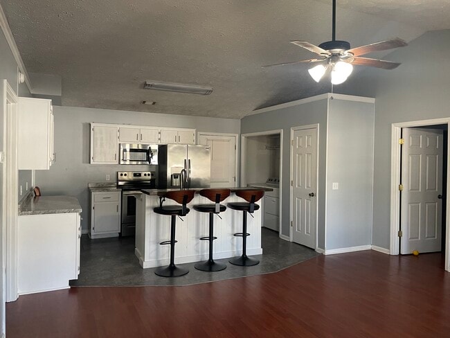 301 E Cedar St in Glennville, GA - Building Photo - Building Photo