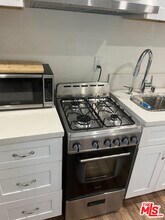 15522 Sylvan St in Van Nuys, CA - Building Photo - Building Photo