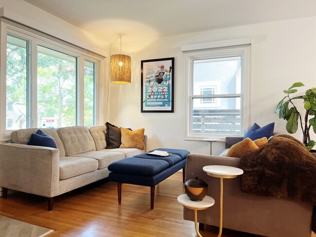 21 Sheridan Ave S, Unit 21 in Minneapolis, MN - Foto de edificio - Building Photo