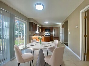 30 Wildwood Dr in Roselle, IL - Building Photo - Building Photo