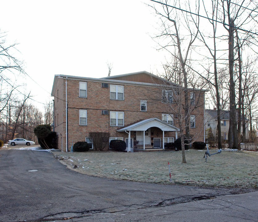 8131 Stadler Ave in Youngstown, OH - Foto de edificio