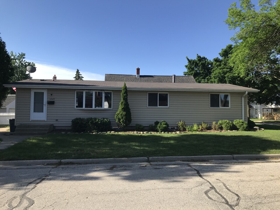 12625 W Courtland Ave in Butler, WI - Building Photo
