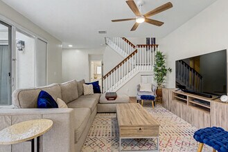 1545 Seagrape Way in Hollywood, FL - Building Photo - Building Photo