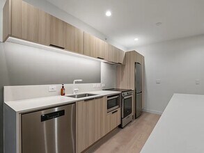 382 Powell St in Vancouver, BC - Building Photo - Building Photo