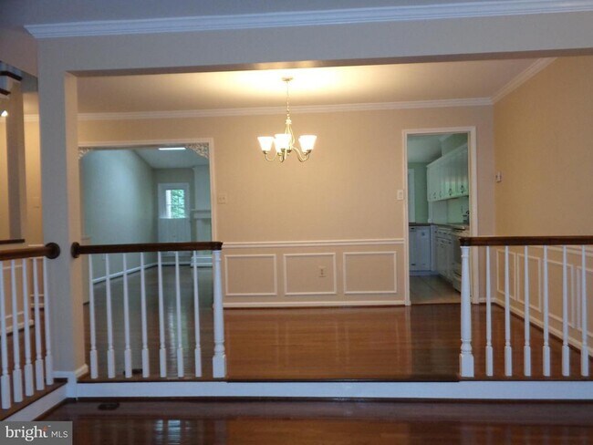 9811 Burke Pond Ln in Burke, VA - Building Photo - Building Photo