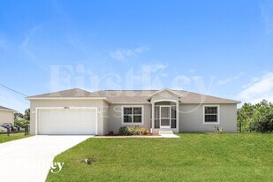 12061 Helicon Ave in Port Charlotte, FL - Building Photo