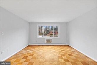 945 N Barton St in Arlington, VA - Building Photo - Building Photo