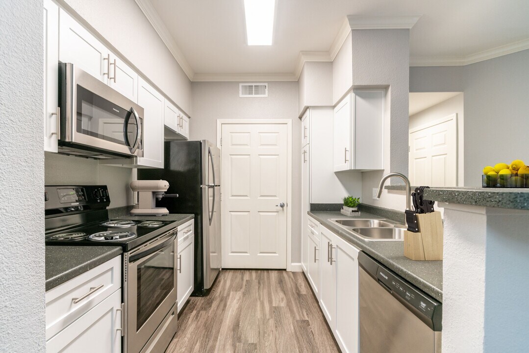 Hawthorn Village in Napa, CA - Building Photo