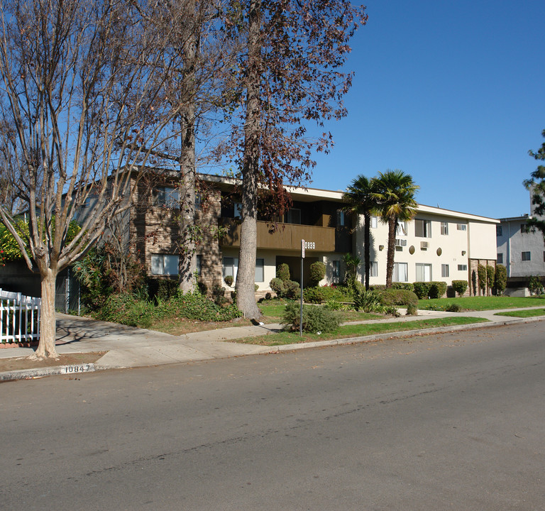 Morrison in North Hollywood, CA - Foto de edificio