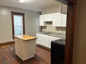 210 S Plum St in Marysville, OH - Foto de edificio - Building Photo