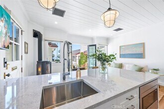 358 Cliff Dr in Laguna Beach, CA - Foto de edificio - Building Photo