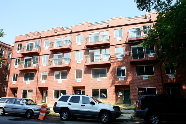 14317 38th Ave in Flushing, NY - Building Photo - Building Photo