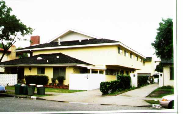 Claire De Lune Apartments in Hawthorne, CA - Foto de edificio - Building Photo