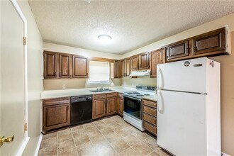 2766 N Barcelona Ave in Fayetteville, AR - Building Photo - Building Photo