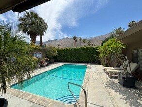 432 Avenida Ortega in Palm Springs, CA - Building Photo - Building Photo