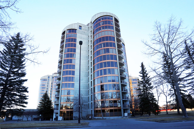 7030 Coach Hill Rd SW in Calgary, AB - Building Photo - Building Photo