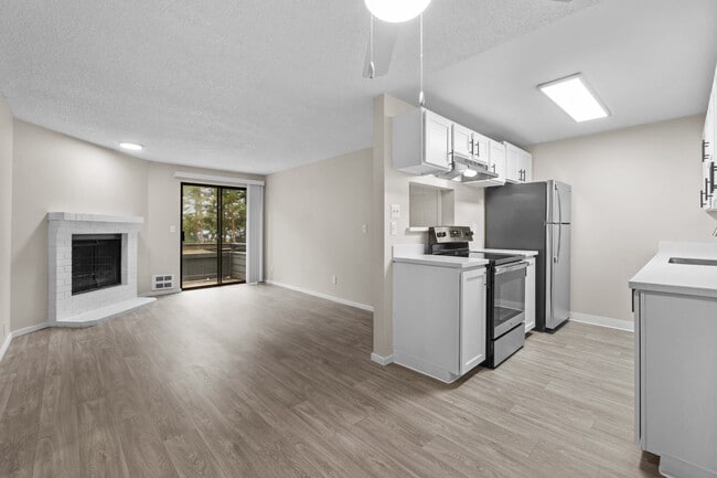 Alderwood Park in Lynnwood, WA - Foto de edificio - Building Photo