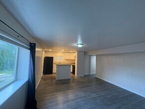 929 Pecks Dr in Everett, WA - Building Photo - Building Photo