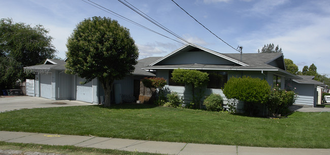 2486 Upland Dr in Concord, CA - Building Photo - Building Photo