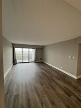 375 Plum Creek Dr in Wheeling, IL - Foto de edificio - Building Photo