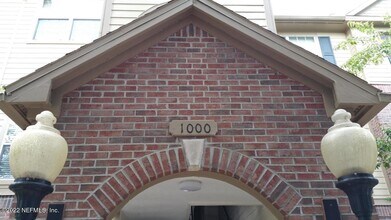 7800 Point Meadows Dr in Jacksonville, FL - Building Photo - Building Photo
