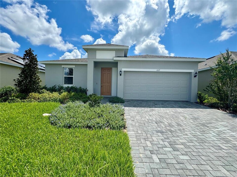 227 Bottle Brush Dr in Haines City, FL - Building Photo