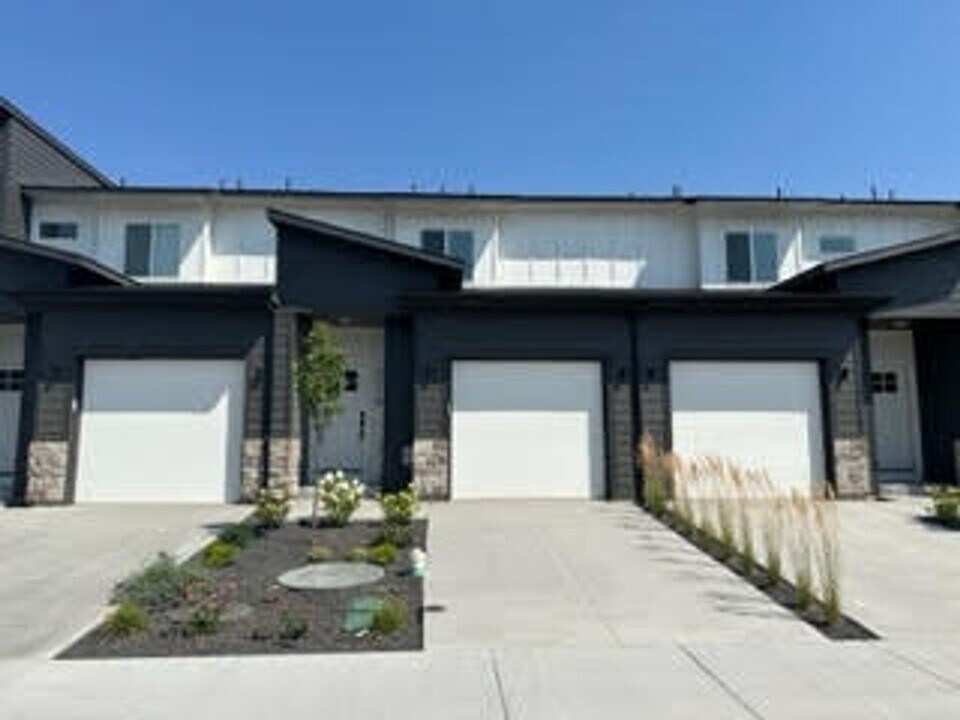 5030 E Hagadorn Ln in Nampa, ID - Building Photo