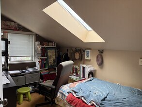 5715 Royal Oak Ave in Burnaby, BC - Building Photo - Building Photo