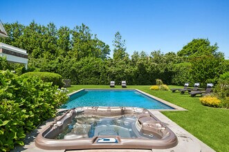 100 Halsey Ln in Water Mill, NY - Building Photo - Building Photo