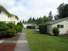 Willow Springs Apartments in Oregon City, OR - Building Photo - Building Photo