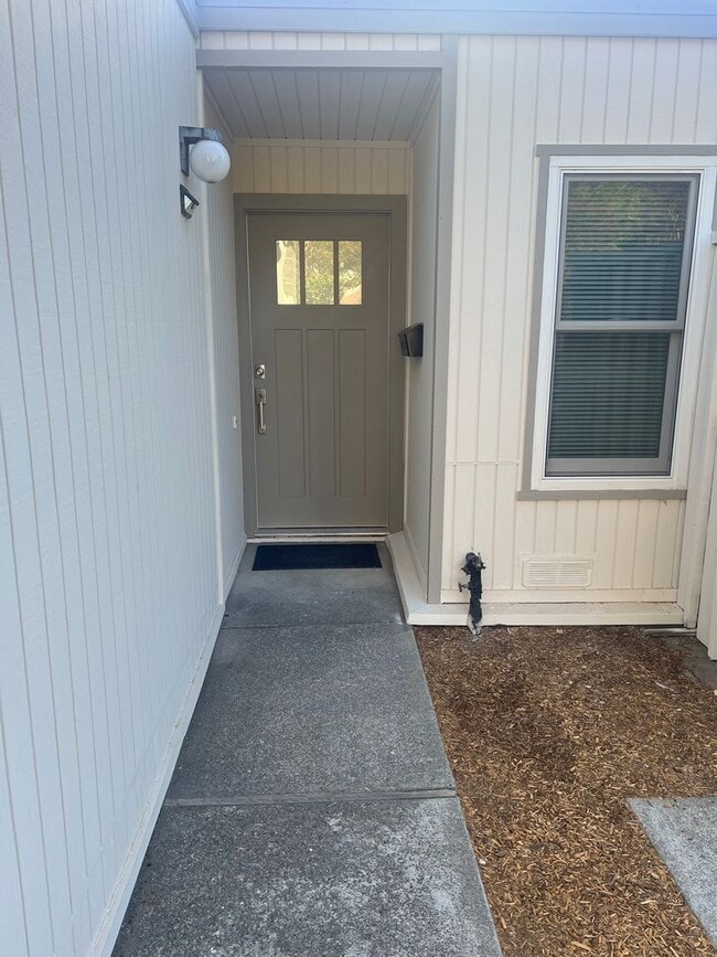 2070 Knolls Dr in Santa Rosa, CA - Building Photo - Building Photo