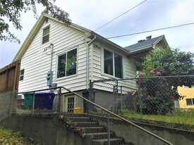 2914 SE 92nd Ave in Portland, OR - Building Photo